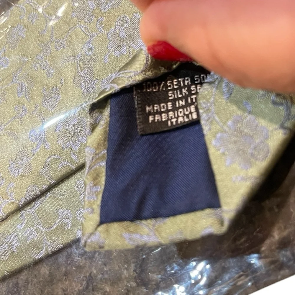 👔NEW Kenzo 100% Silk Tie with Sage Green and Blue/Silver Floral Design. GORGEOUS